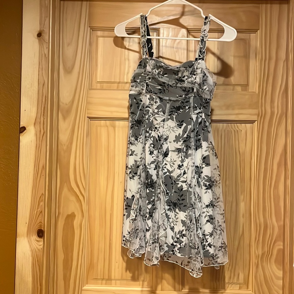 Whit dress black floral